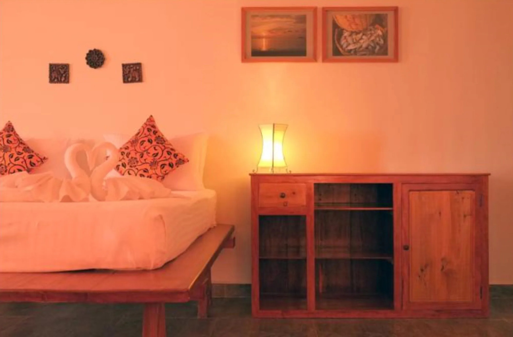 Two Moons Hotel - Hostel