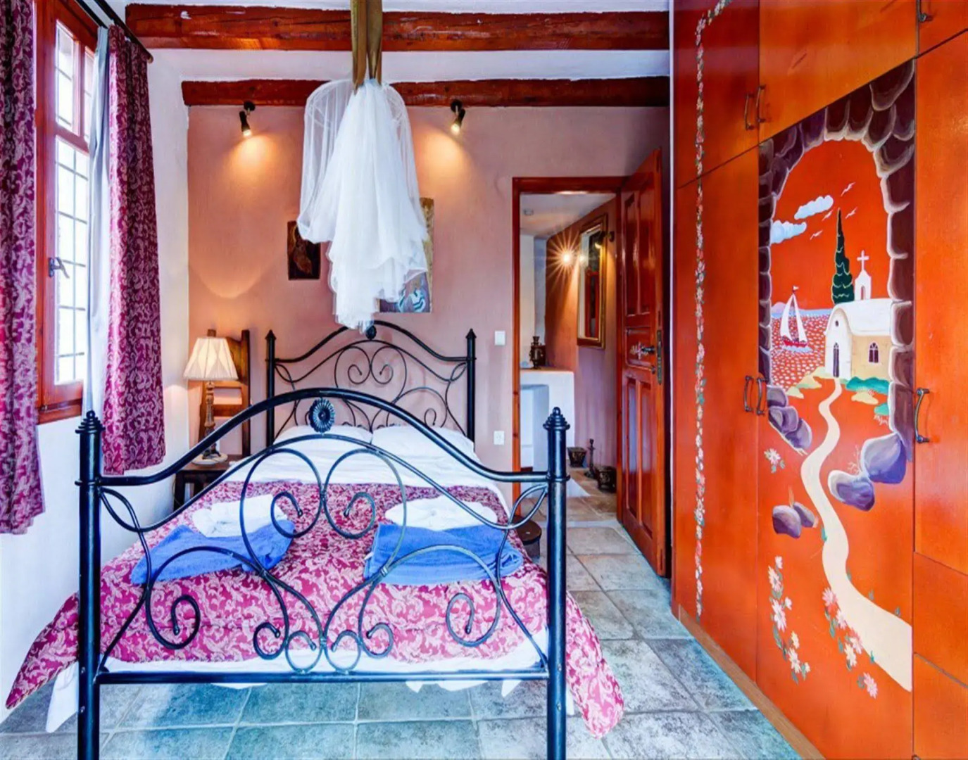 The Traditional Villas of Crete