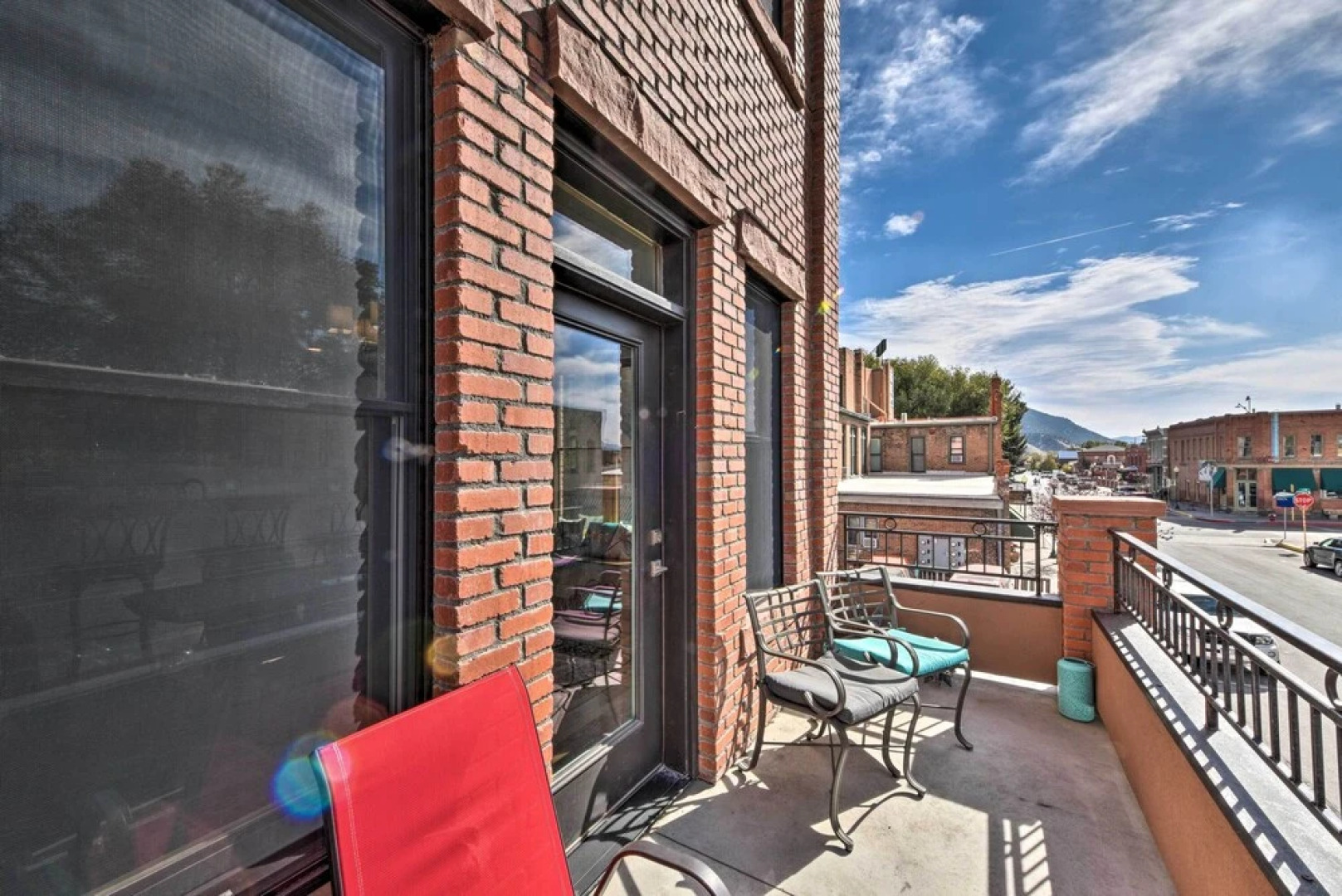 0660: Dtwn Salida Condo w/ Balcony