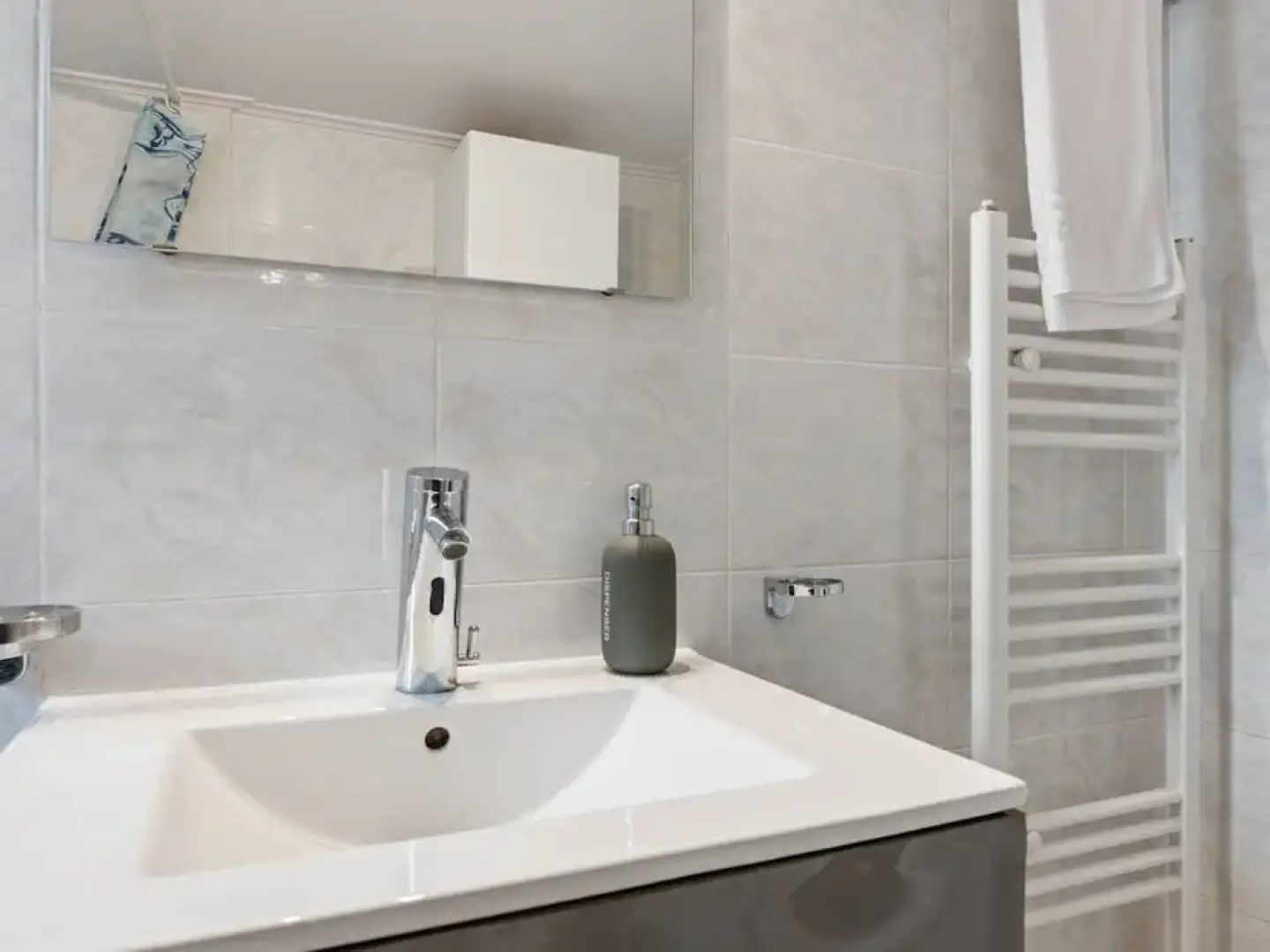 Apartment in Piraeus Near Monastiraki Square