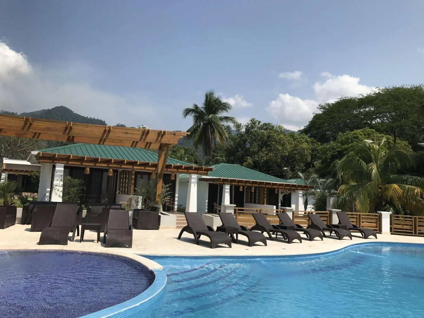 Paraiso Rainforest and Beach Hotel