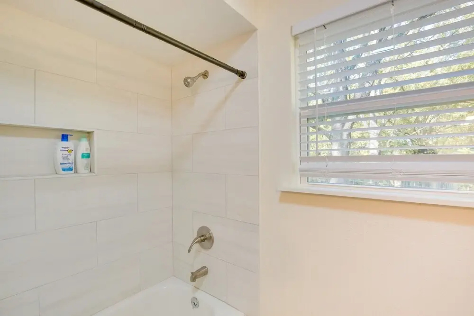 Hot Tub & Lake Access: Malakoff Retreat!