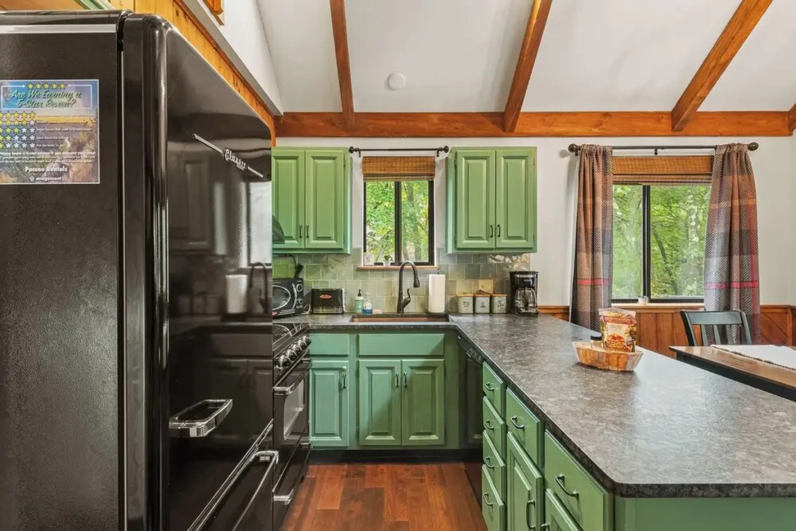 Moose Tracks by Avantstay Hot Tub, Game Room, Deck, Firepit