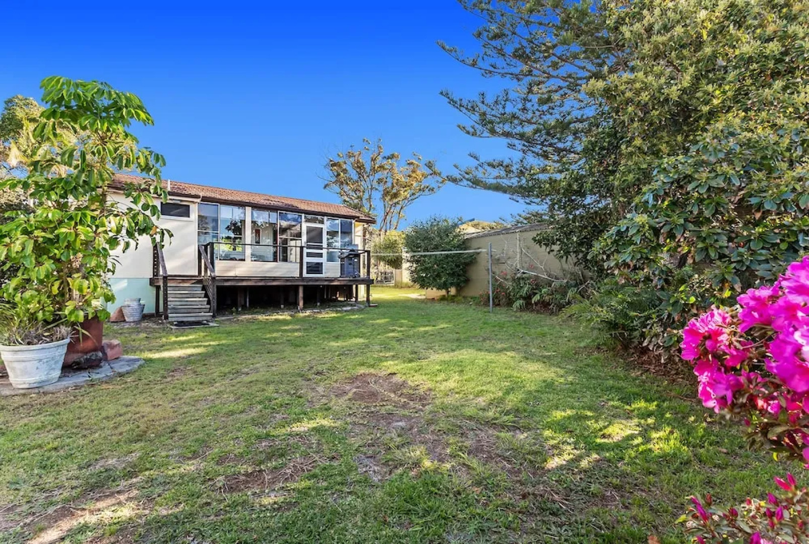 Government Road, 102