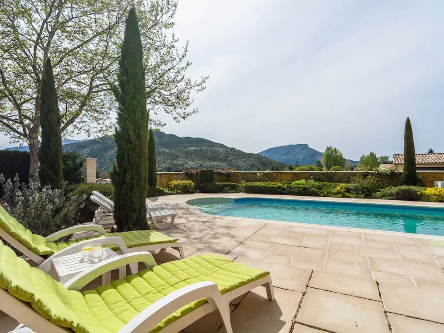 Beautiful, Spacious Villa With Private Swimming Pool Near Recreation Lake Lac de Castillion