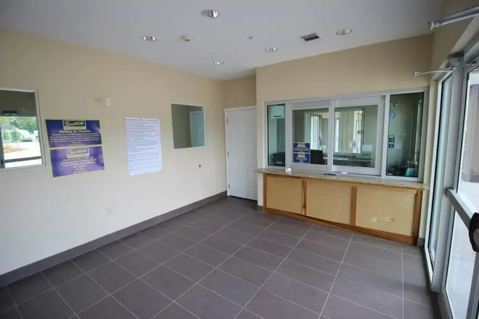 Scottish Inn & Suites