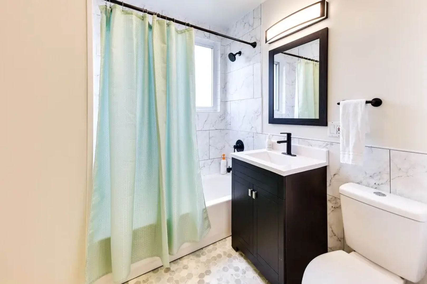 Family-friendly Milwaukee Home w/ Deck Near Uwm!