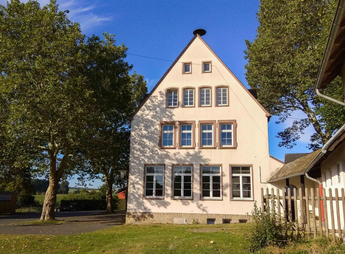 Alte Schule Gästehaus - Fräulein Apartment