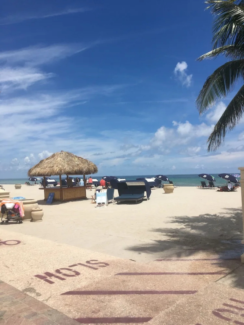 Hollywood Beach Resort- Petite Studio