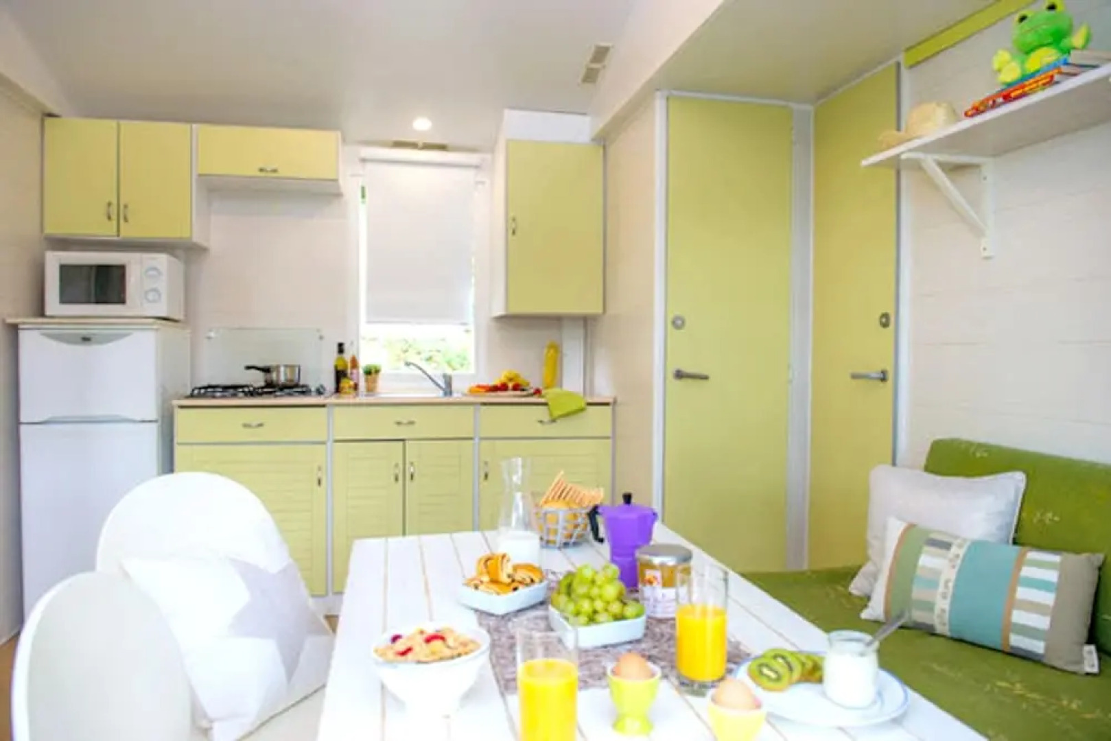 Property With 2 Bedrooms in Nages, With Wonderful Lake View, Pool Acce