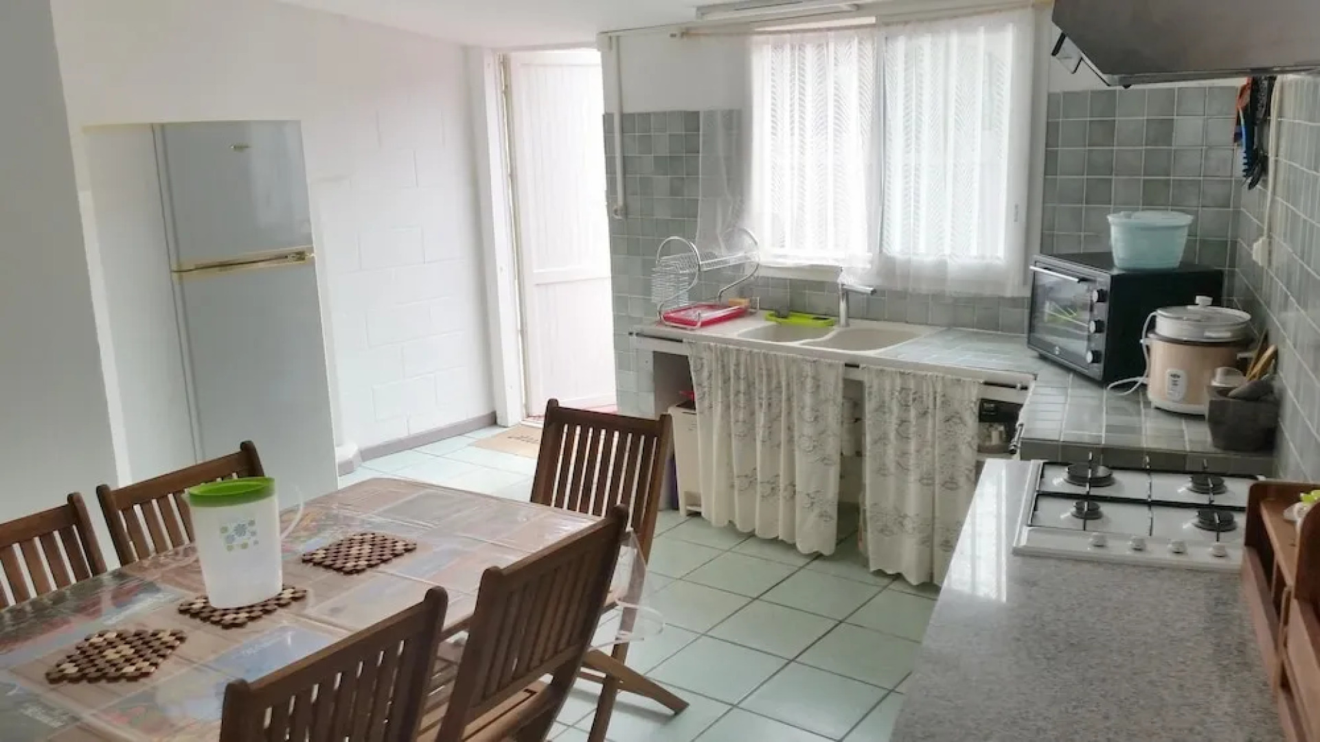 House With 2 Bedrooms in Petite-île, With Wonderful sea View, Furnishe