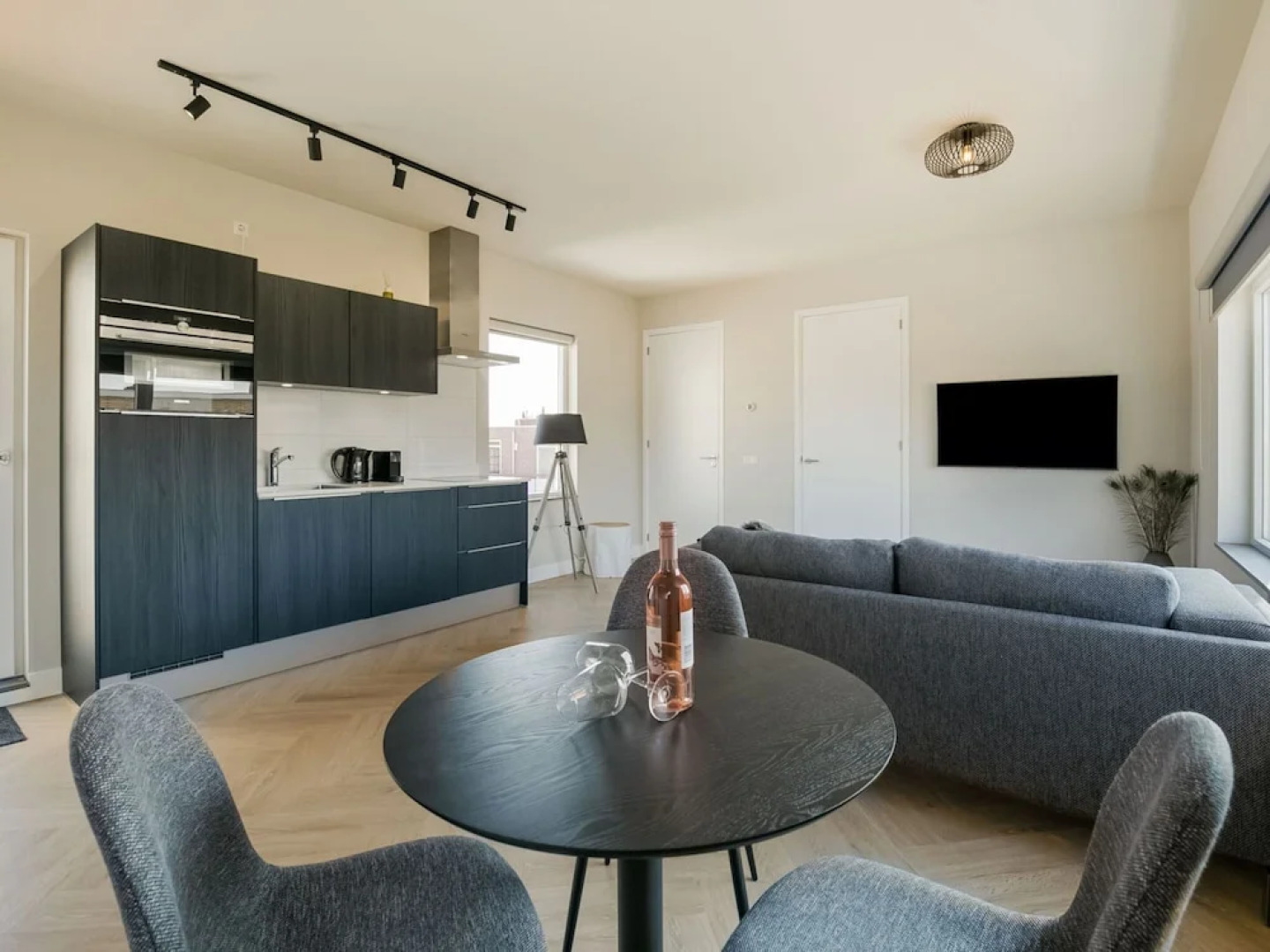 Flat With sea View and Parking