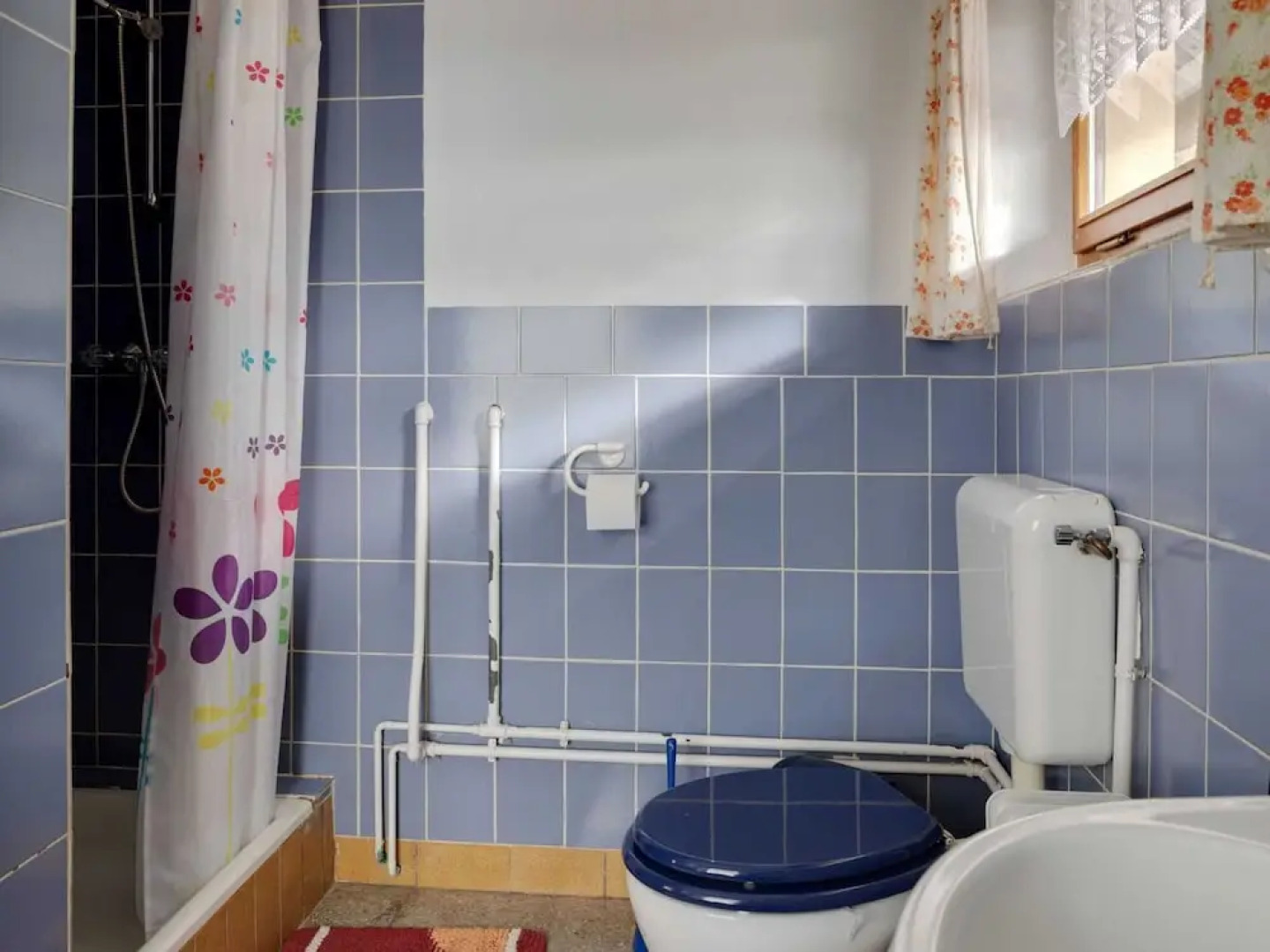 Finnhutte in Trusetal Near Waterfall