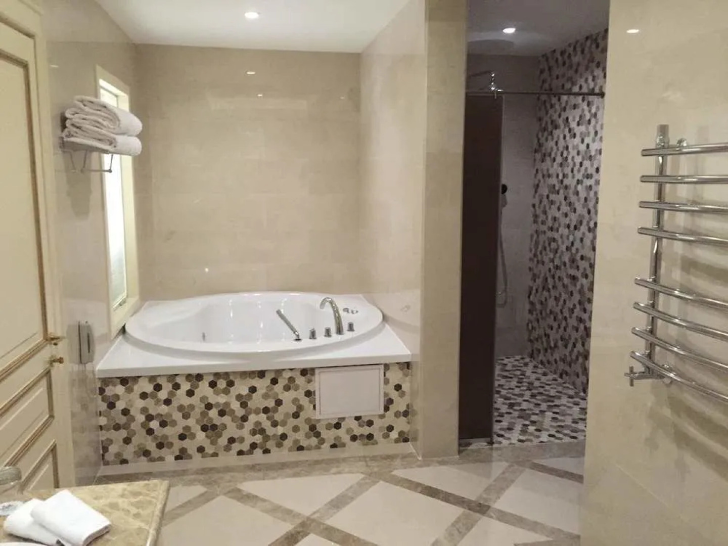 Royal Plaza Hotel and Casino