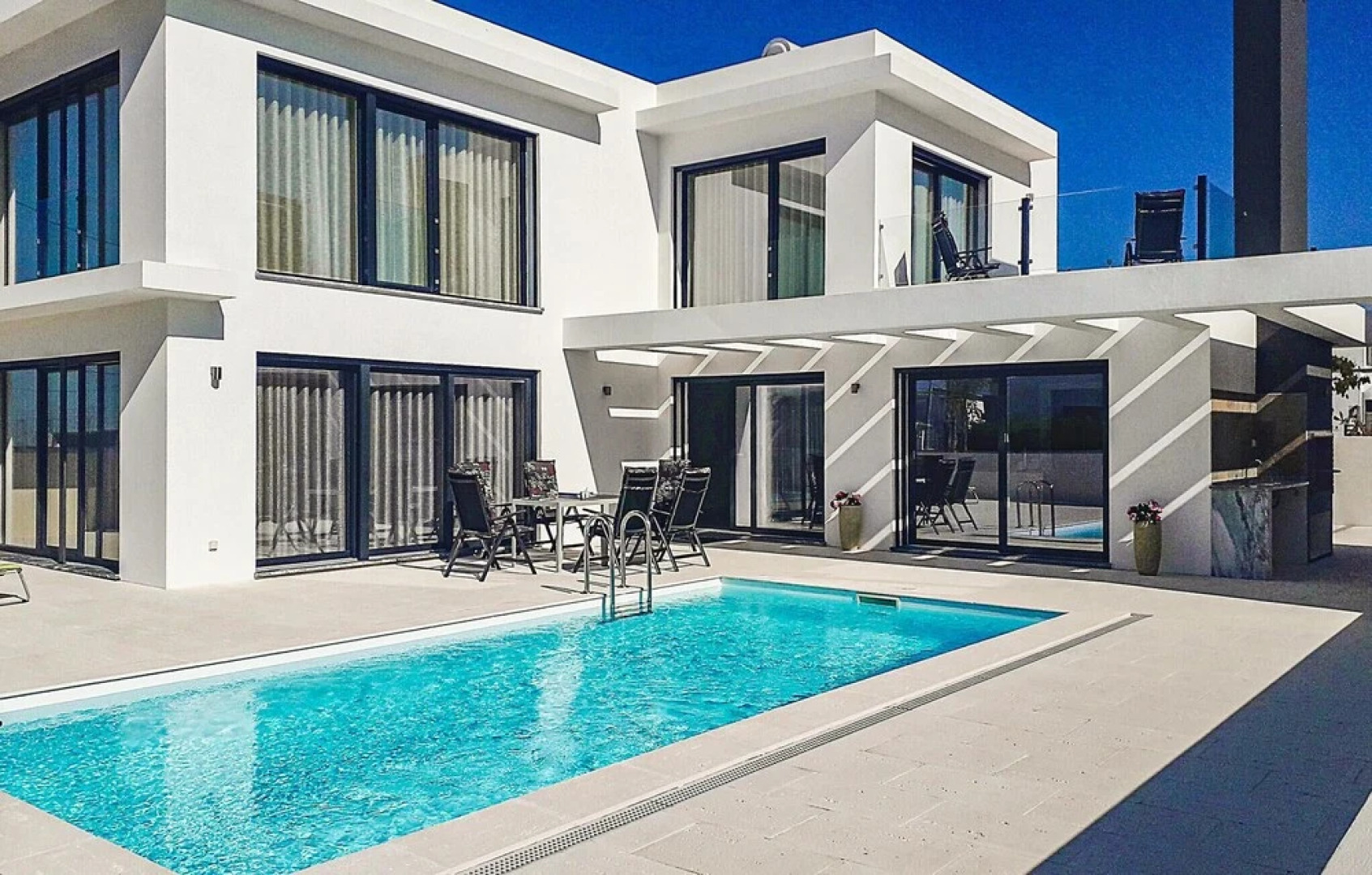 Nice Home in Porto Covo With 4 Bedrooms, Outdoor Swimming Pool and Swimming Pool