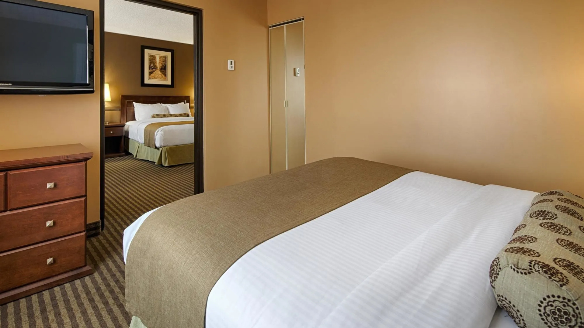 Seven Oaks Hotel Regina