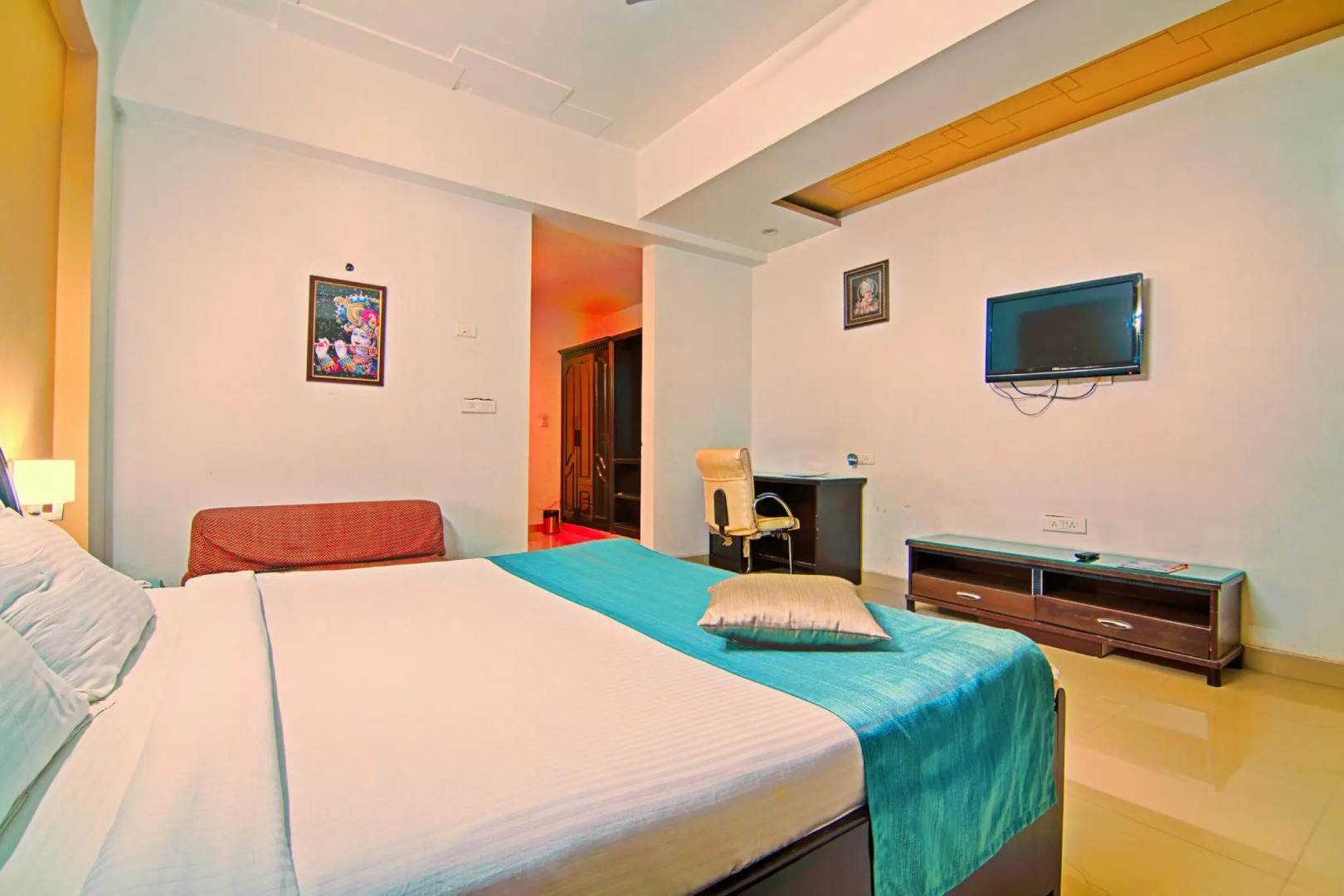 Shanti Seva Dham - The Religious Stay At Priyakant Ju Temple Vrindavan