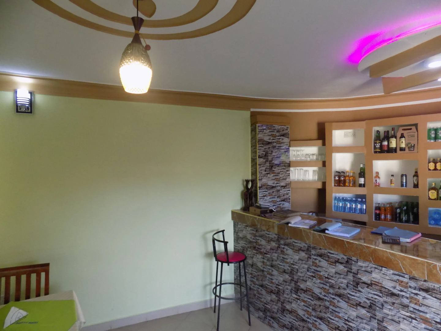 Deluxe Hotel - Ishaka