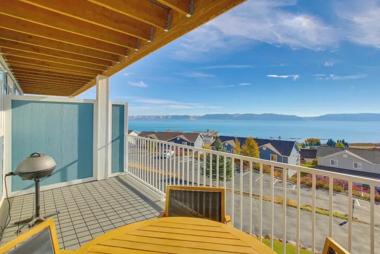 Spacious Garden City Townhome w/ Lake Views!