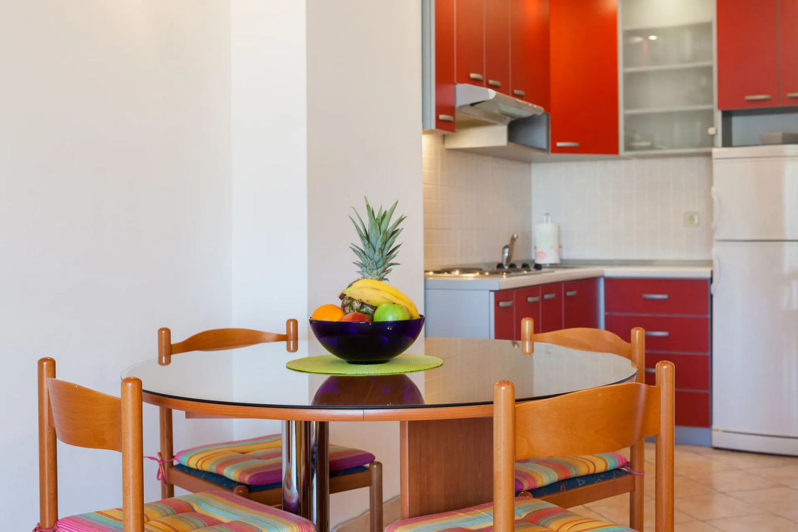 Apartment Suzi - beautiful view and cosy: A1 crvena kuhinja Baska Voda, Riviera Makarska