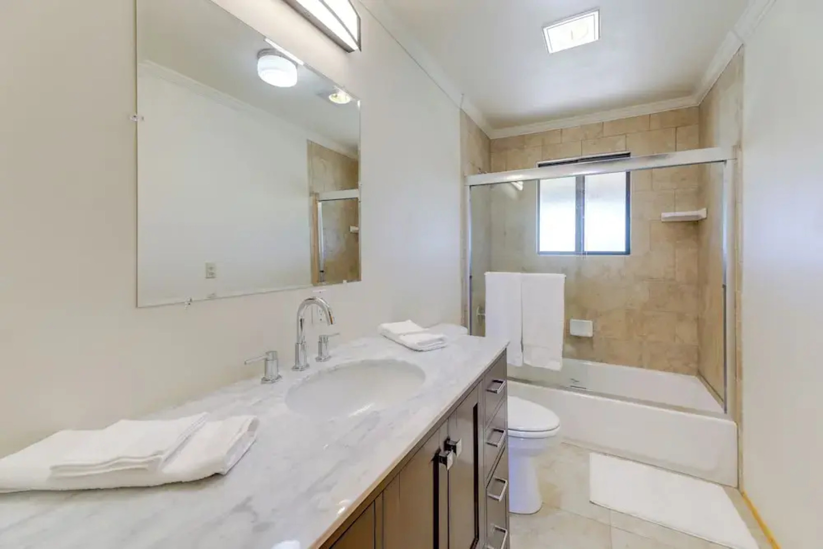 Spacious Pinedale Home w/ Mountain Range View