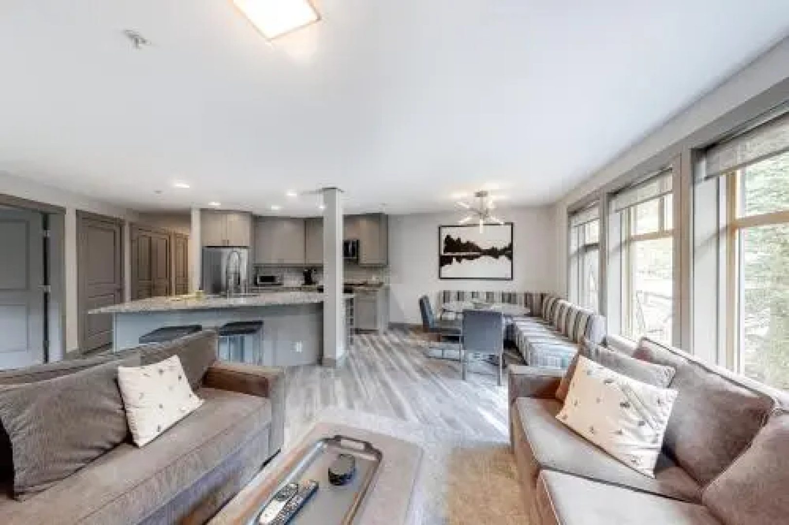 Eagle Springs East 206: White Fir Suite