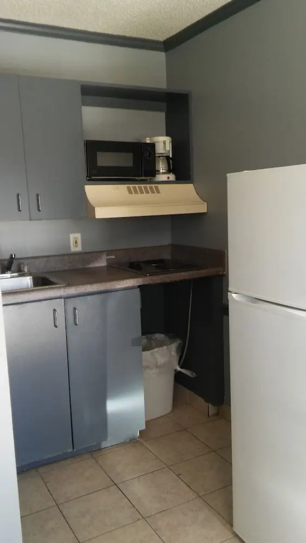 Budgetel Inn & Suites