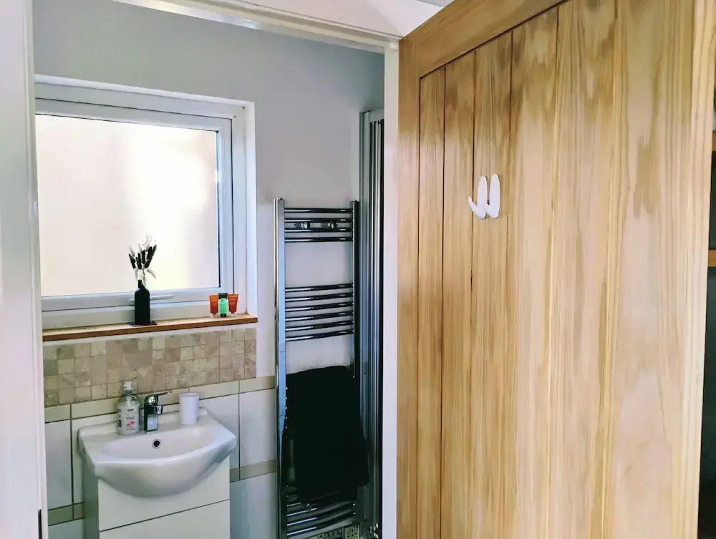 Y Caban-the Cabin-1 Bed-sleeps 2-parking-fast Wifi