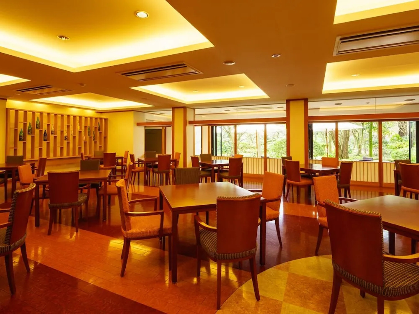 Hotel Hoho "A hotel overlooking the Echigo Plain and the Yahiko mountain range"