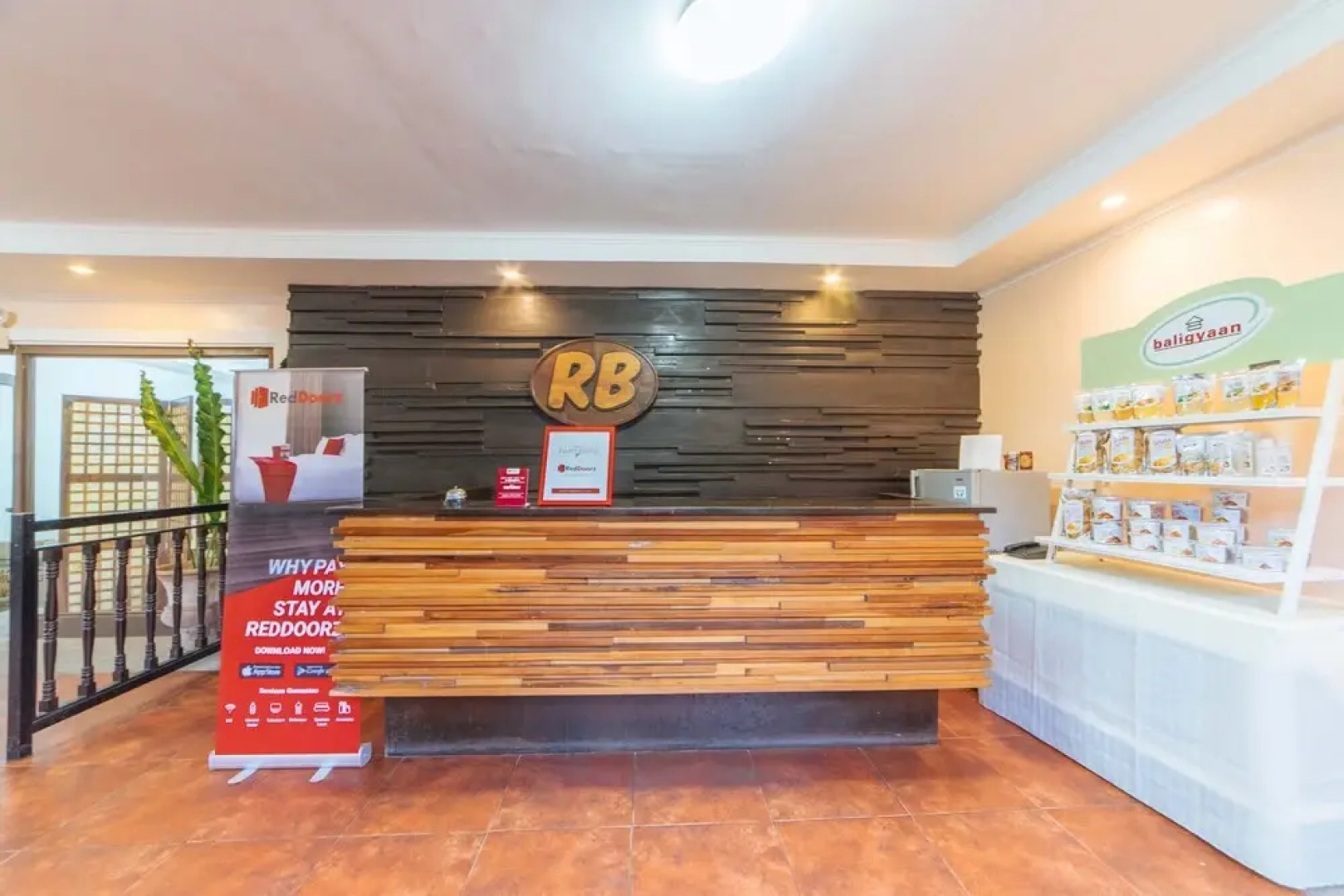 RedDoorz @ N Roldan Street