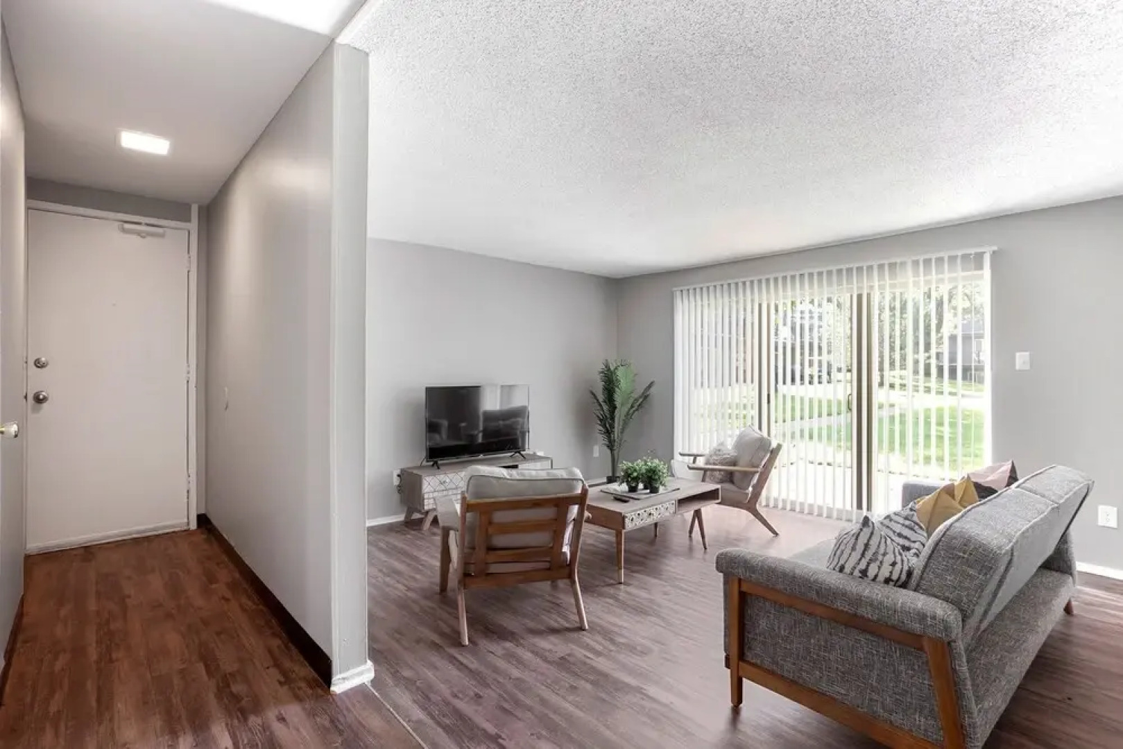 The Relaxing Lakeside Suites