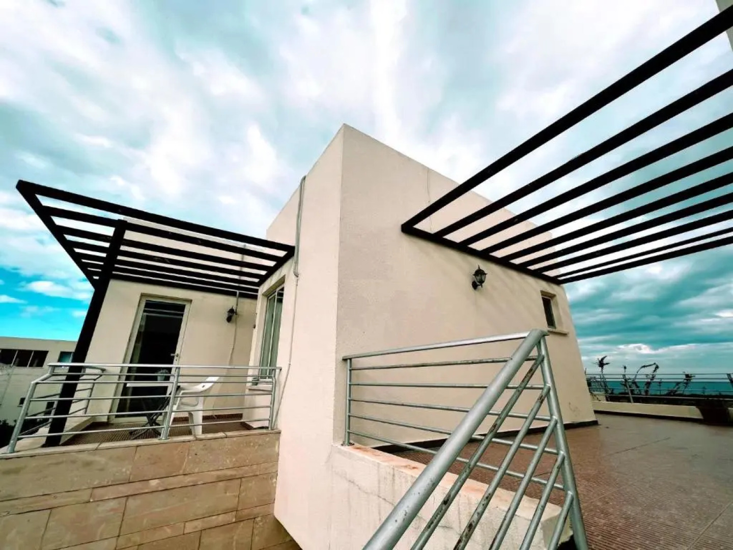 Flat With Roof Terrace and Sea View in Kyrenia