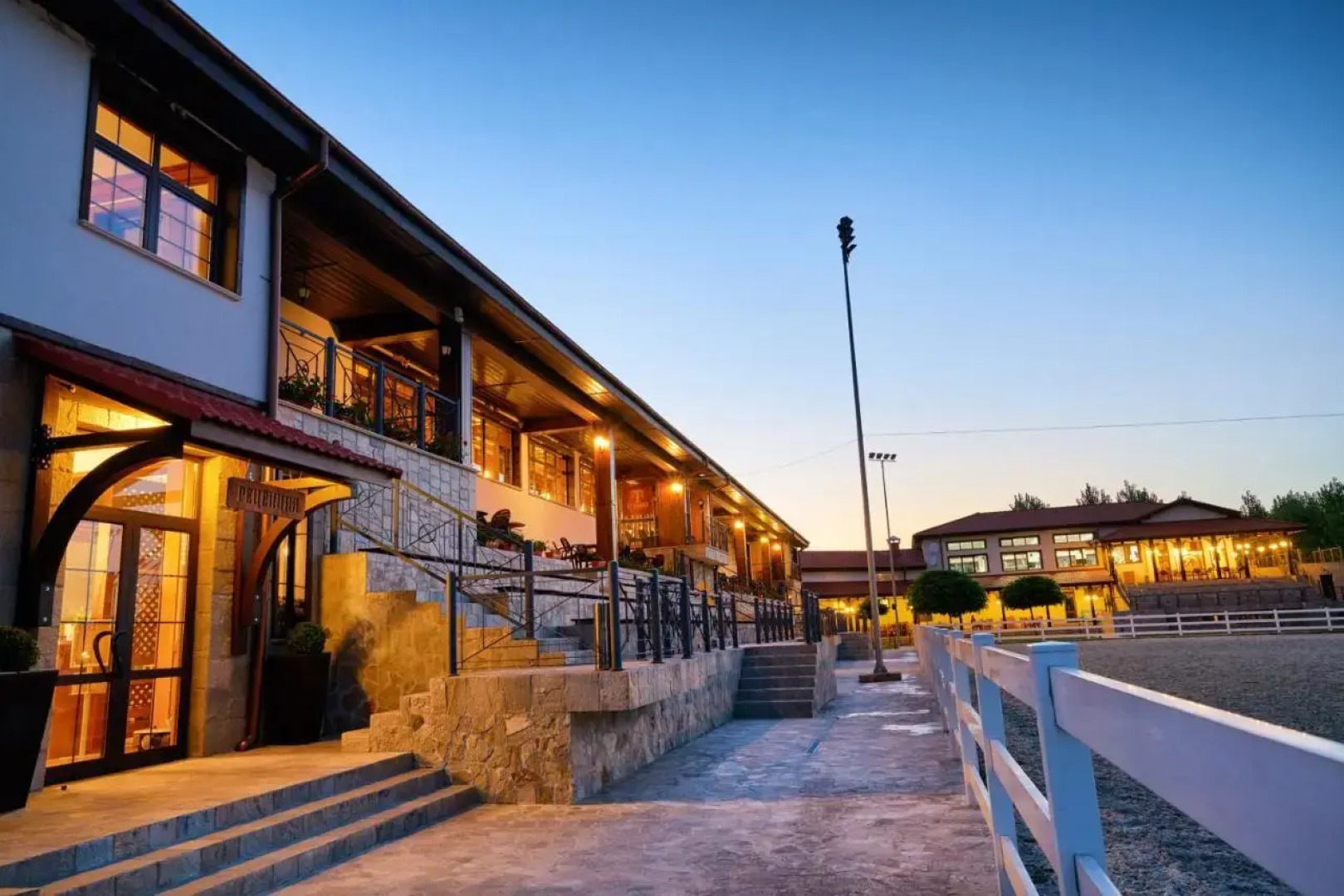 Boutique Complex Trakiets