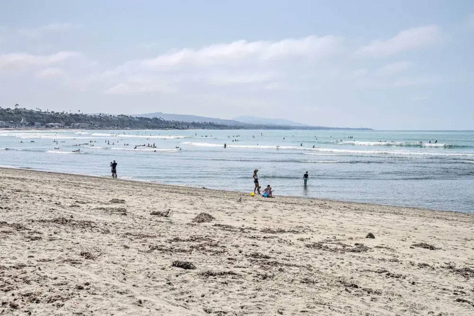 Cozy-chic Condo: Walk to Beach & Park!