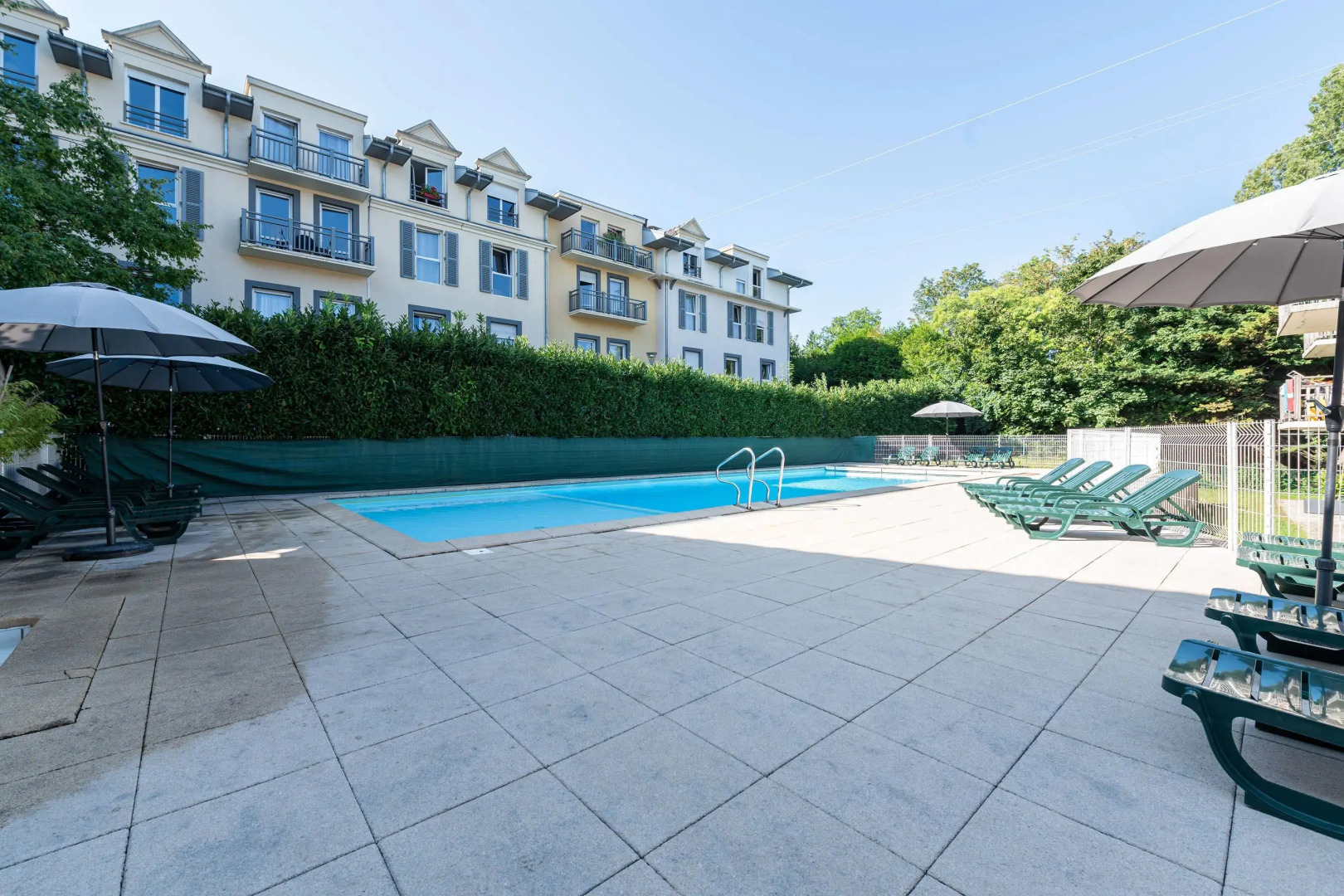 Zenitude Hotel-Residences Les Terrasses du Lac