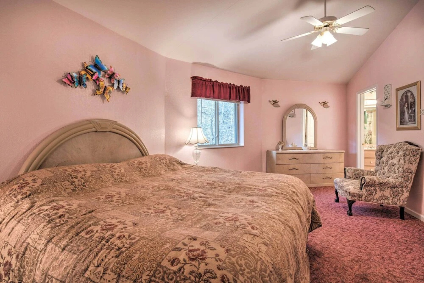 Charming Burnsville Apt w/ Mountain Views & Deck!