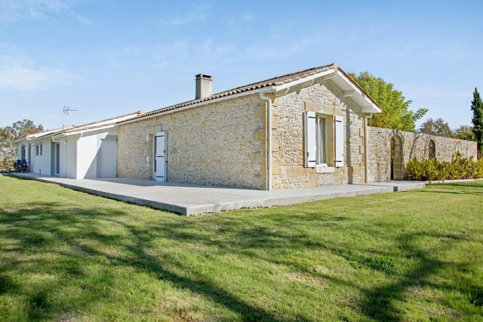 Villa With 5 Bedrooms in Saint-germain-d'esteuil, With Private Pool, Enclosed Garden and Wifi - 20 km From the Beach
