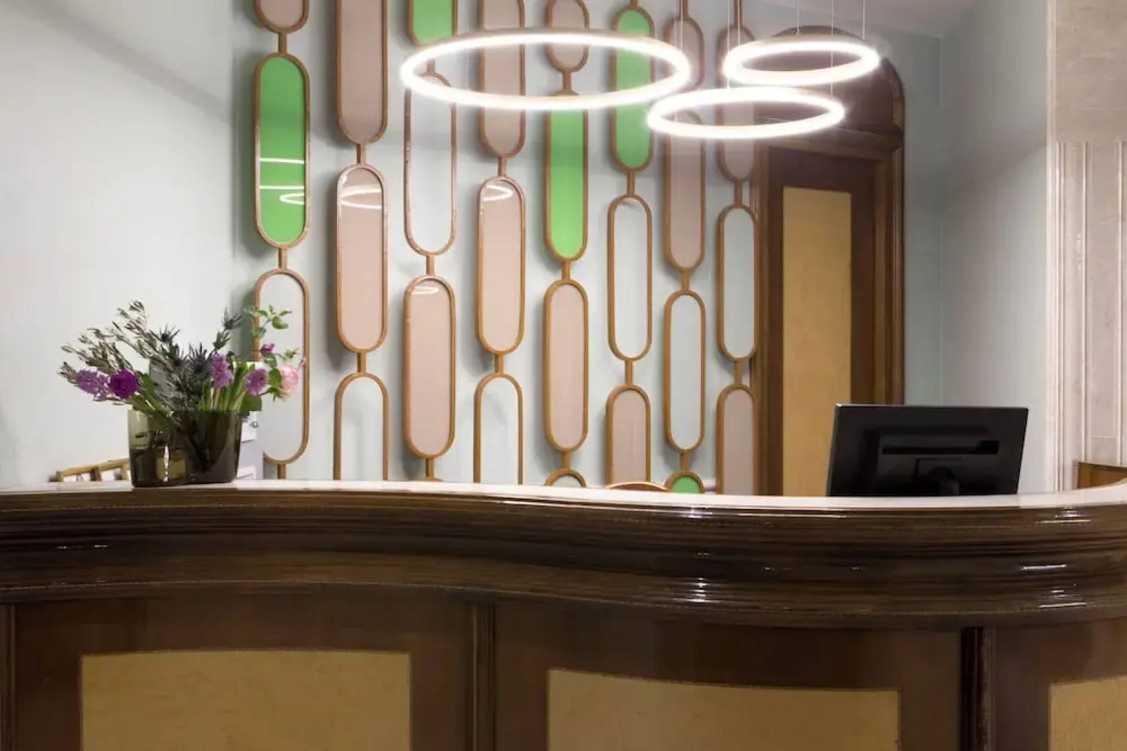 Zeus Essence Bucharest Venezia