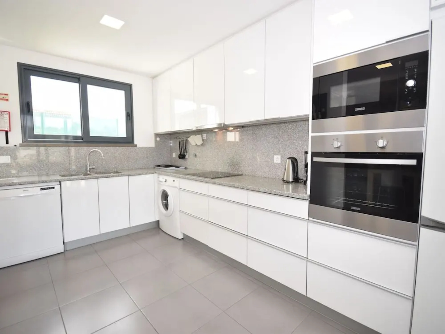 Family Villa With Terrace and Pool