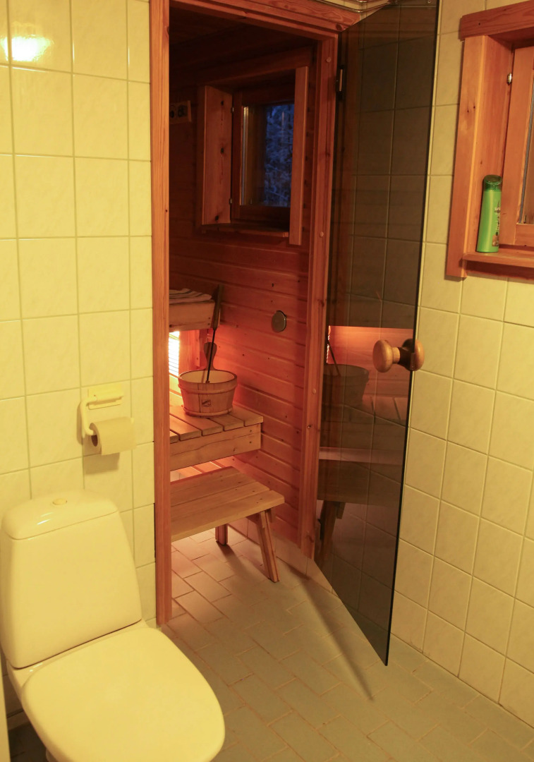 Isokenkäisten Klubi, Wilderness lodge