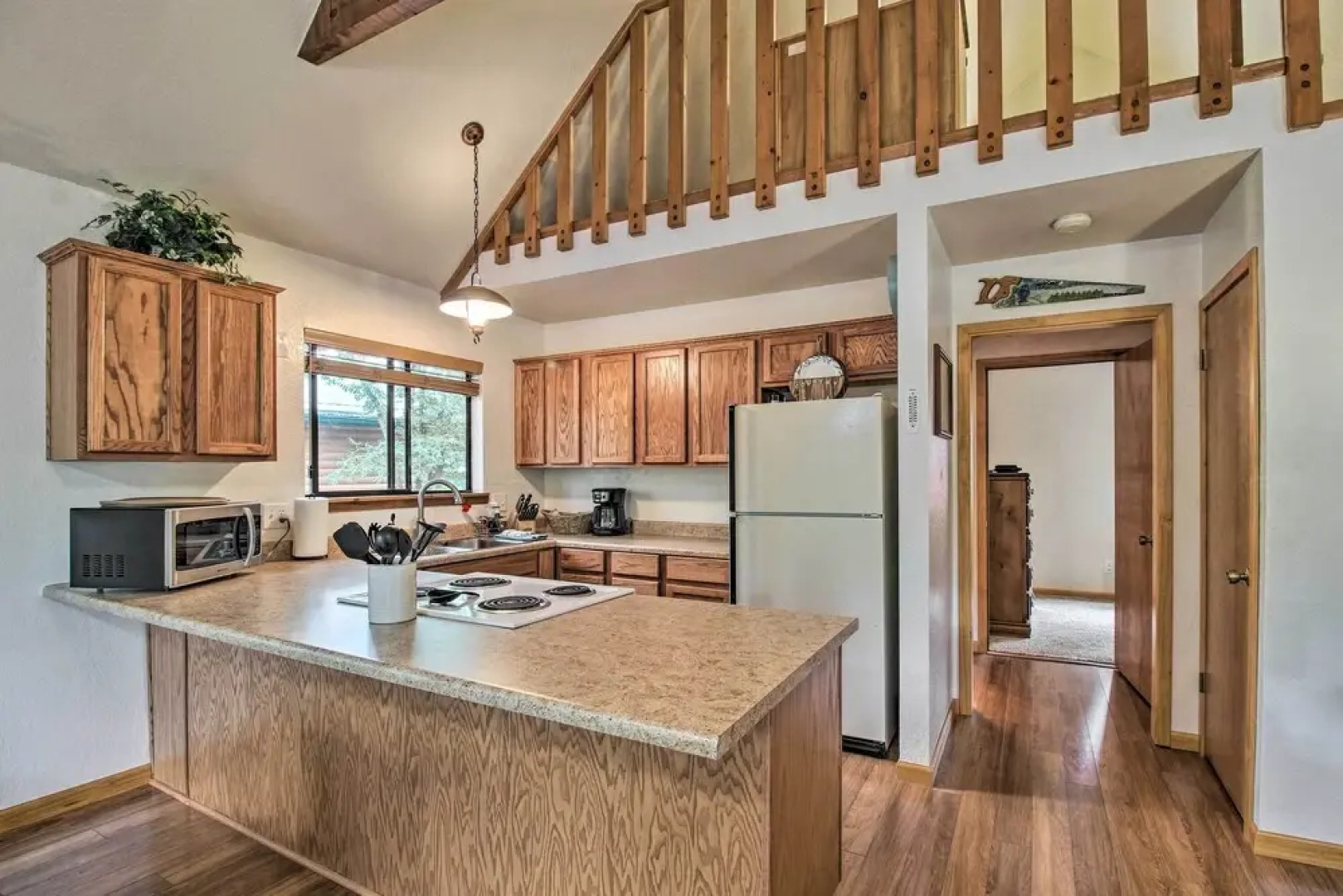 Cozy Pinetop Mountain Escape: Hike, Golf & Ski!