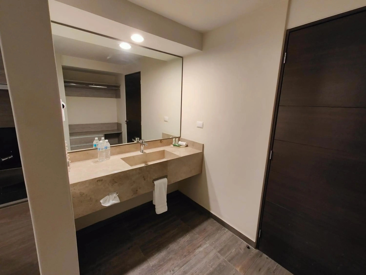 Kasa Hotel & Suites