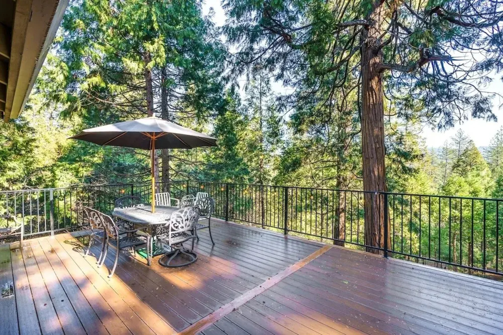 The Treetops - Beautiful Mountain Views Abound When You Stay at The Treetops by Yosemite Region Resorts