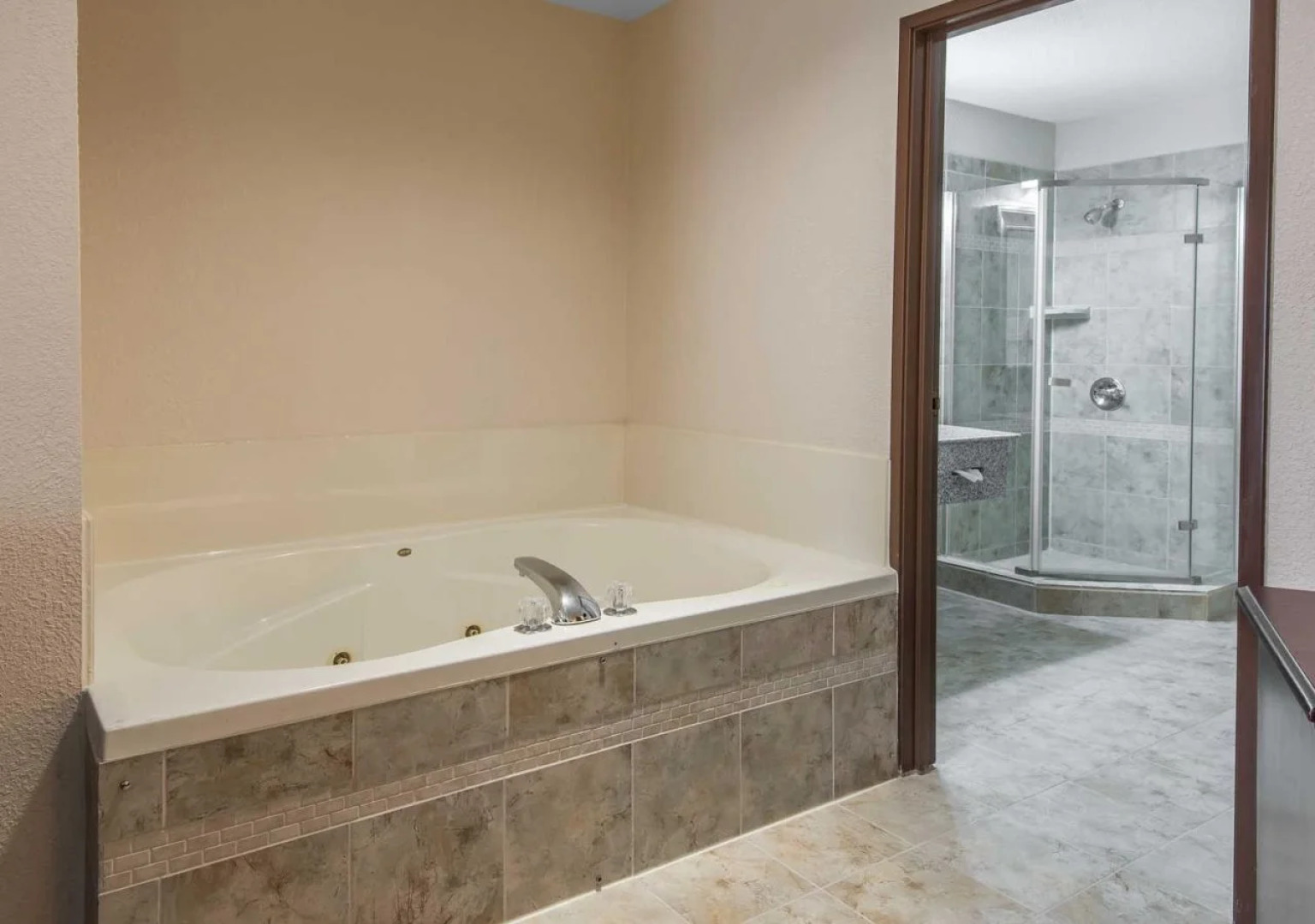 Quality Suites Kansas City International Airport