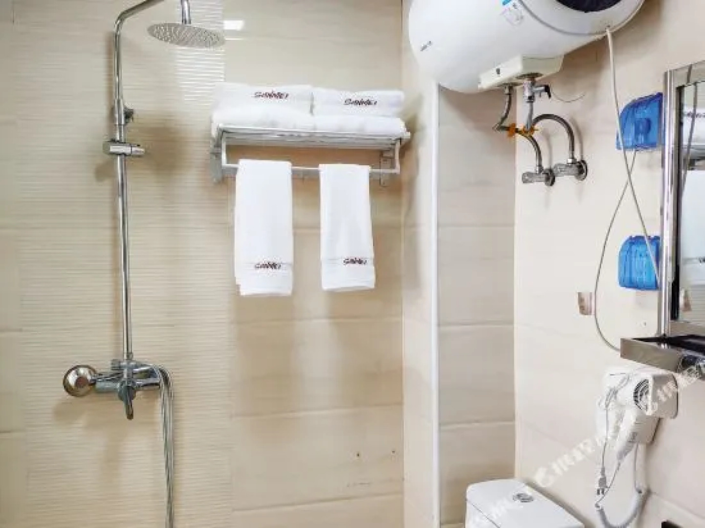 Junyi Chain Hotel (Laoting Fuqiang Street)