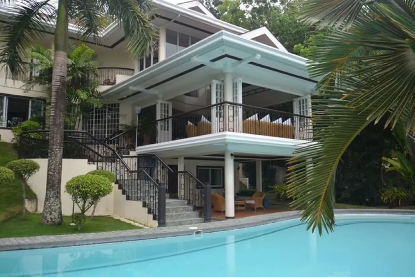 Robinland Vacation Home Badian