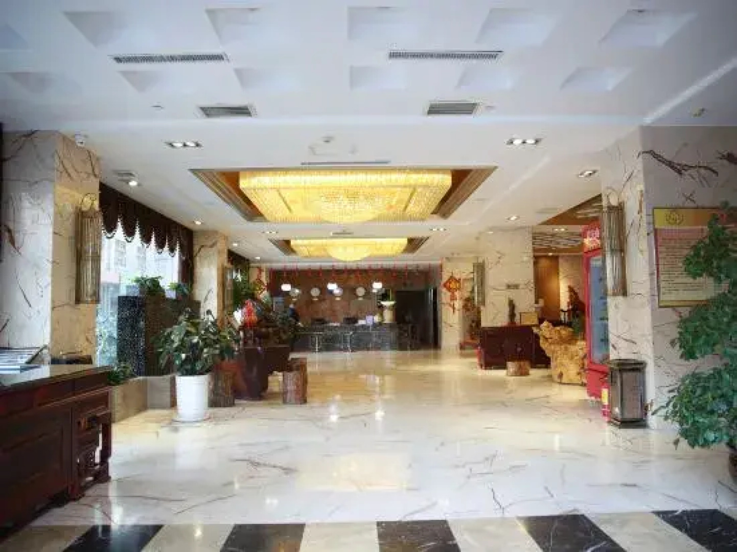 Zhenghe Holiday Hotel