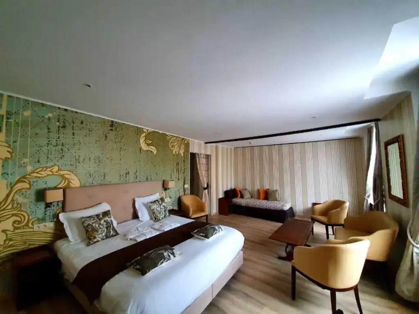 Hotel  Restaurant La Croix Blanche De Sologne