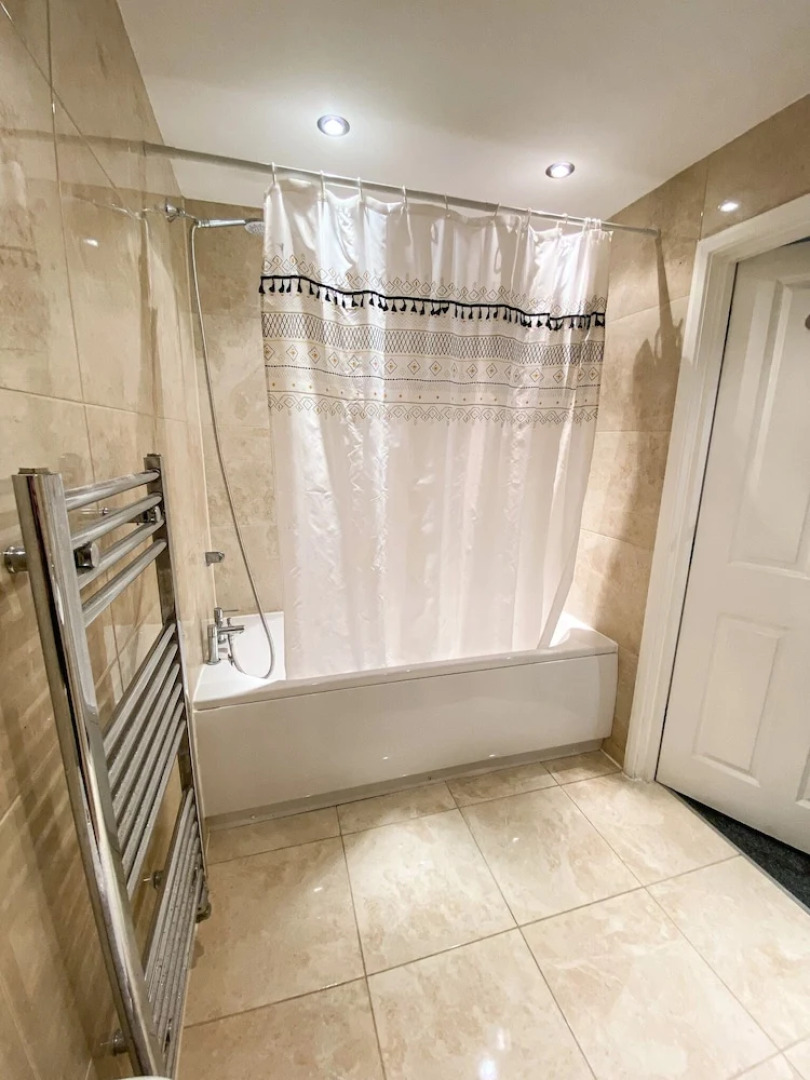 Short Stay Legoland Windsor Heathrow Thorpe Park Twickenham