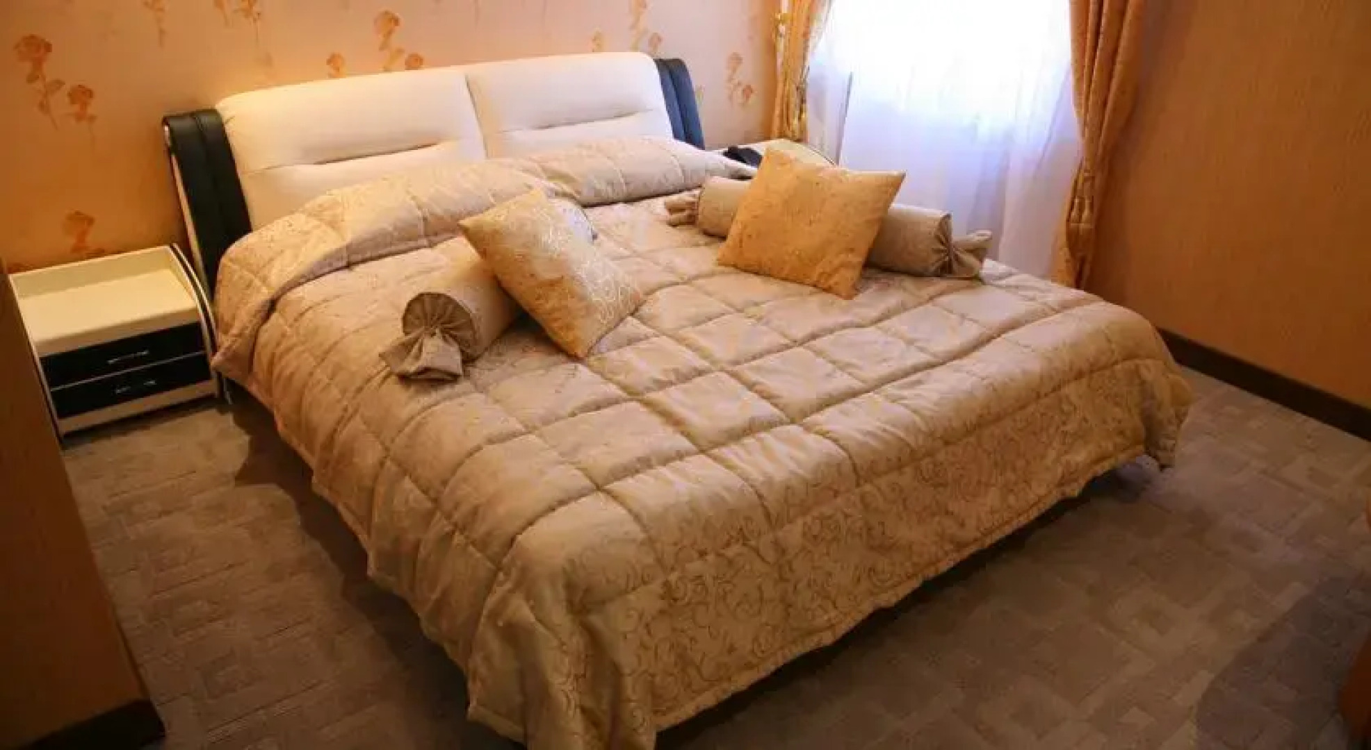 Gostinichnyj kompleks "ZERE"